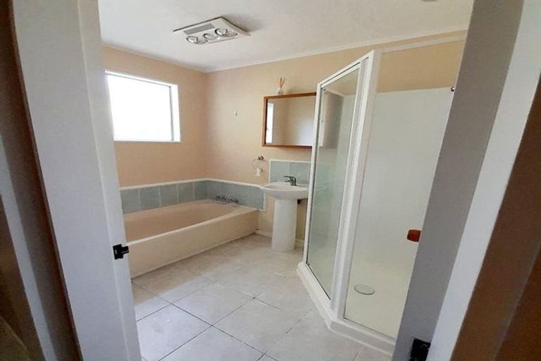 Photo of property in 25 Hartford Crescent, Totara Park, Upper Hutt, 5018