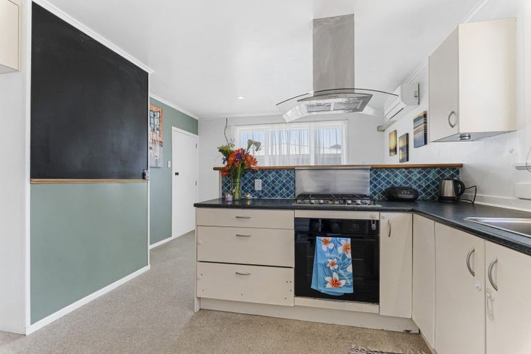 Photo of property in 14 Tohora Place, Spotswood, New Plymouth, 4310