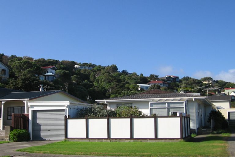 Photo of property in 2/6 Cluny Road, Plimmerton, Porirua, 5026