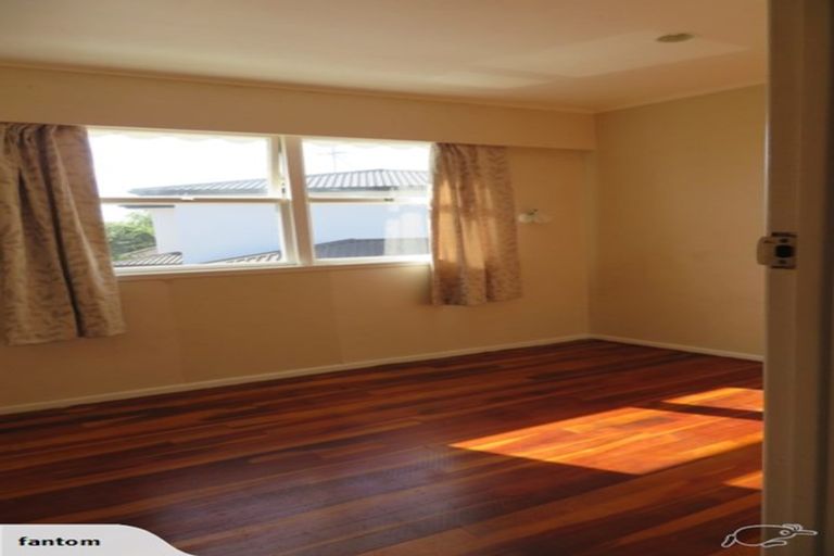 Photo of property in 1/16 Bradbury Road, Botany Downs, Auckland, 2010