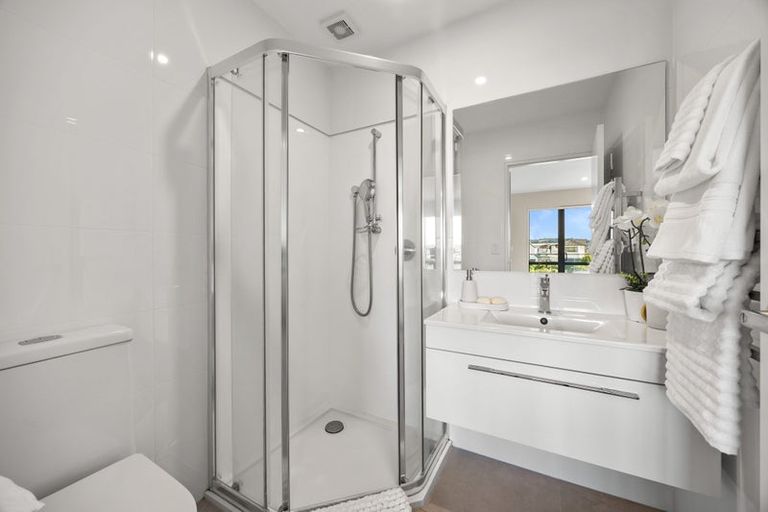 Photo of property in 21 Irving Place, Hobsonville, Auckland, 0616