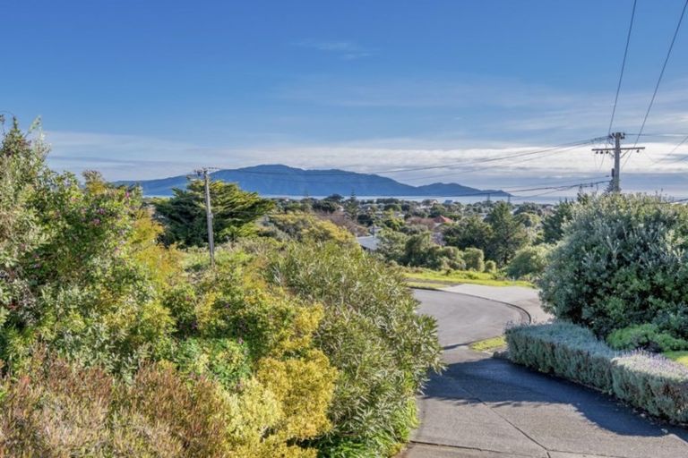 Photo of property in 18 Kawau Grove, Waikanae Beach, Waikanae, 5036