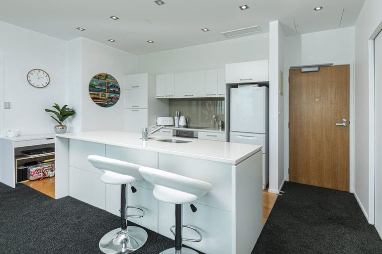 Photo of property in Sentinel Apartments, 905/3 Northcroft Street, Takapuna, Auckland, 0622
