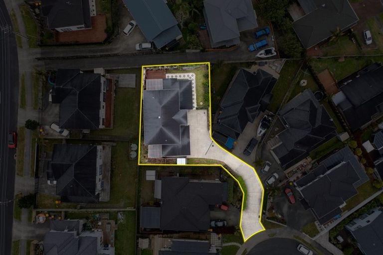 Photo of property in 11 San Casello Rise, Henderson, Auckland, 0612