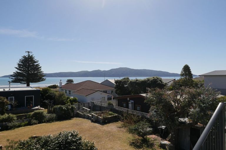 Photo of property in 104 Seaview Road, Paraparaumu Beach, Paraparaumu, 5032