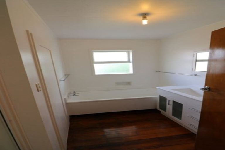 Photo of property in 1 Ballantyne Avenue, Upper Riccarton, Christchurch, 8041