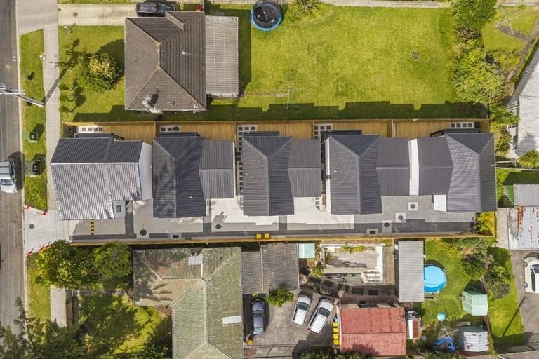 Photo of property in 4 Roberts Road, Matakatia, Whangaparaoa, 0930