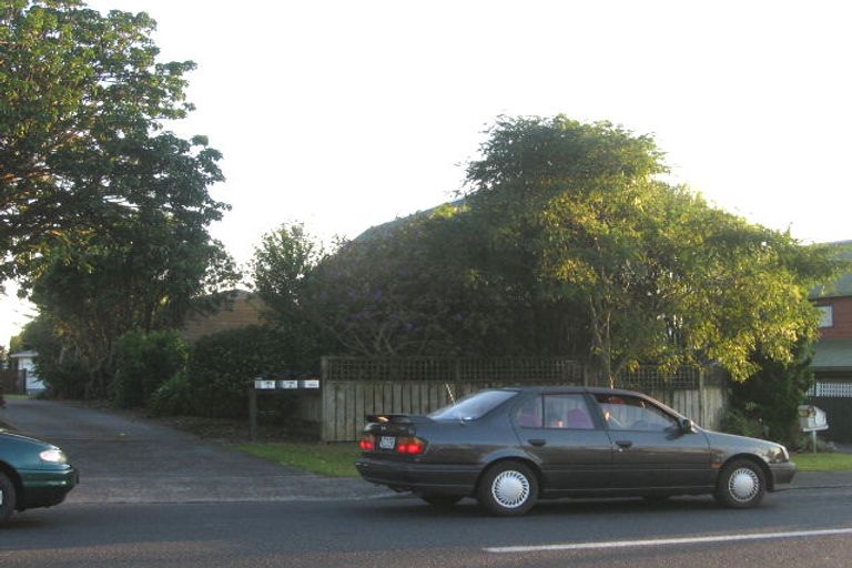 Photo of property in 106c Chivalry Road, Glenfield, Auckland, 0629