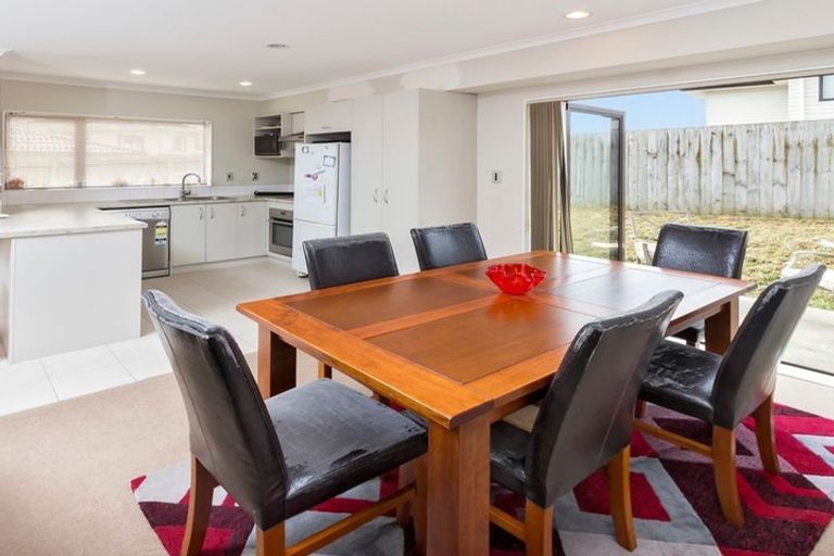 Photo of property in 71 Keri Vista Rise, Papakura, 2110