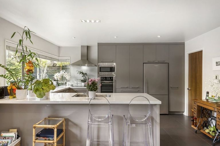 Photo of property in 2/19 Amante Crescent, Mairangi Bay, Auckland, 0630