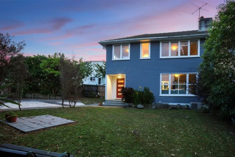 Photo of property in 2 Bedford Street, Cannons Creek, Porirua, 5024