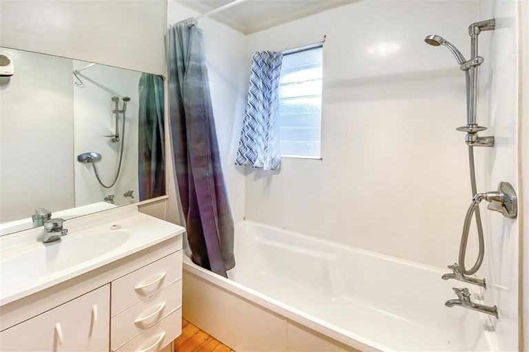 Photo of property in 23 Robinson Avenue, Holdens Bay, Rotorua, 3010