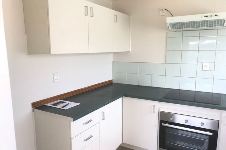 Photo of property in 1/13 Exeter Place, Unsworth Heights, Auckland, 0632