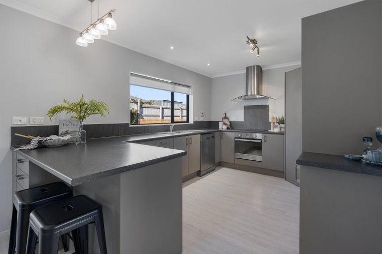 Photo of property in 11 Ballintoy Park Drive, Welcome Bay, Tauranga, 3175