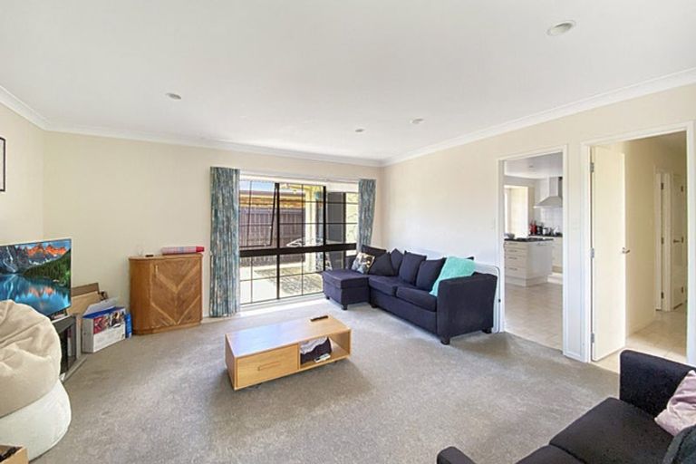 Photo of property in 9 Jessika Place, Conifer Grove, Takanini, 2112