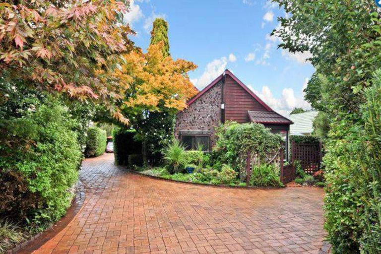 Photo of property in 23 Kensington Place, Fairfield, Hamilton, 3214