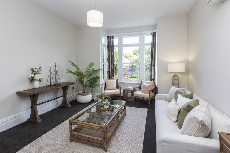 Photo of property in 17 Reeves Road, Opawa, Christchurch, 8023