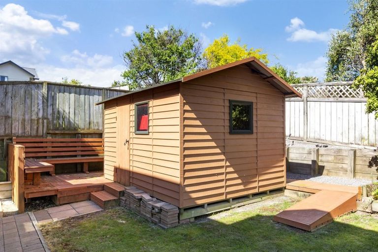 Photo of property in 30 Lanyon Place, Whitby, Porirua, 5024