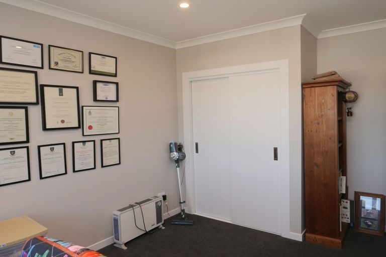 Photo of property in 104 Seaview Road, Paraparaumu Beach, Paraparaumu, 5032