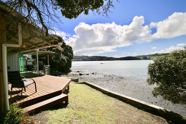 Photo of property in 80 Wallis Street, Raglan, 3225