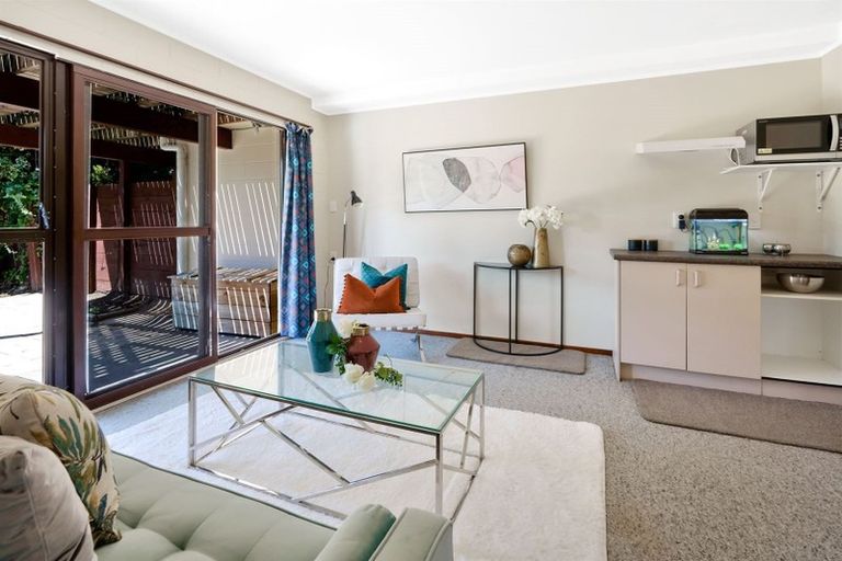 Photo of property in 3 Valdese Rise, Browns Bay, Auckland, 0630