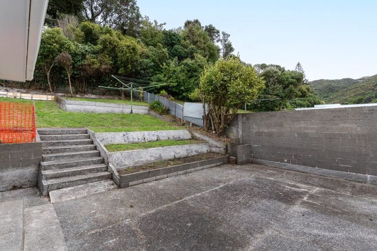 Photo of property in 127 Parkvale Road, Karori, Wellington, 6012