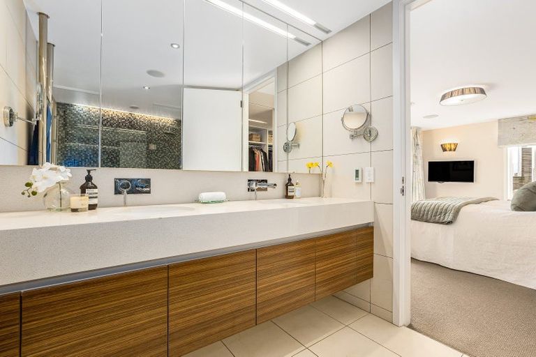 Photo of property in 334 Oriental Parade, Oriental Bay, Wellington, 6011