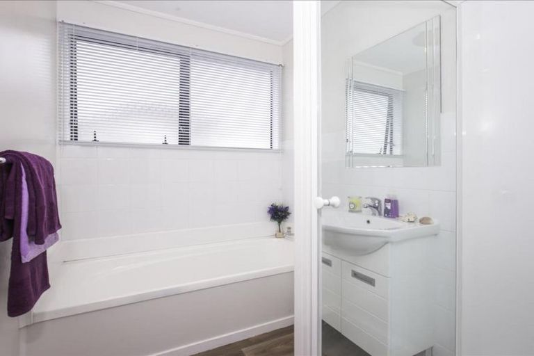 Photo of property in 166 Solar Road, Glen Eden, Auckland, 0602