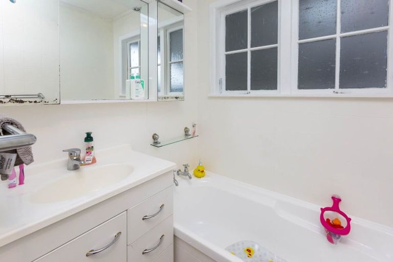 Photo of property in 94 Pasadena Crescent, Totara Park, Upper Hutt, 5018