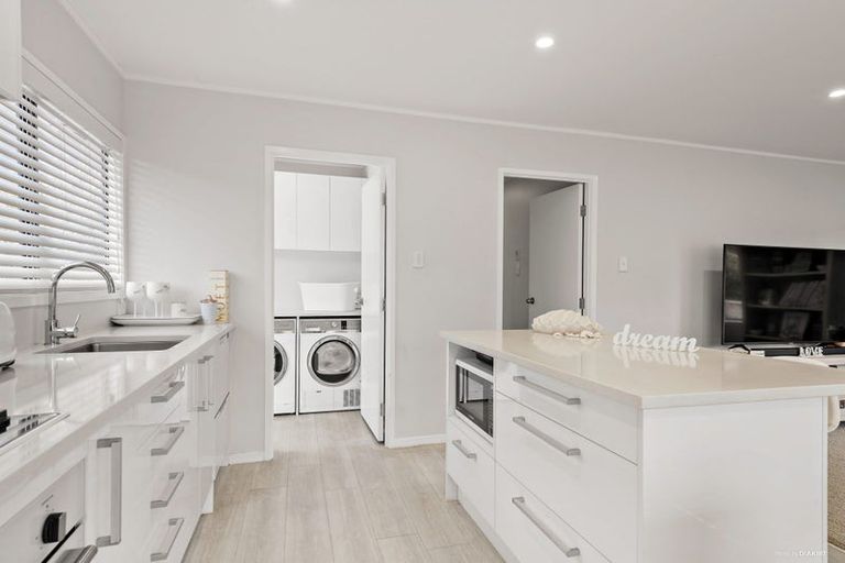 Photo of property in 7 Redlands Grove, Swanson, Auckland, 0612