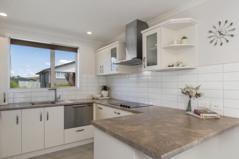 Photo of property in Waterview Estate, 82/4 Greystone Place, Omokoroa, 3114