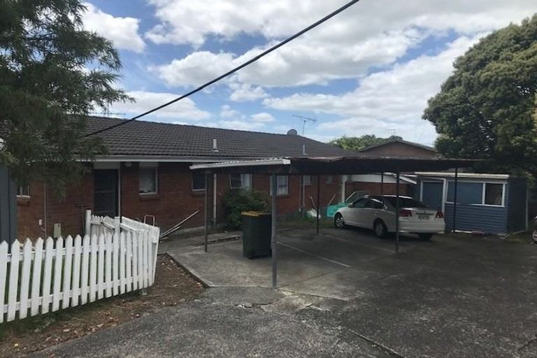 Photo of property in 2/102 Lynwood Road, New Lynn, Auckland, 0600