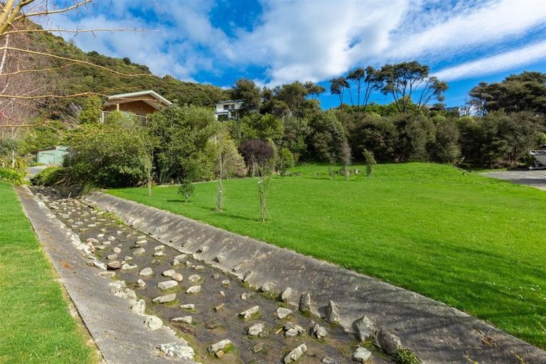 Photo of property in 19 Amelia Crescent, Waikawa, Picton, 7220