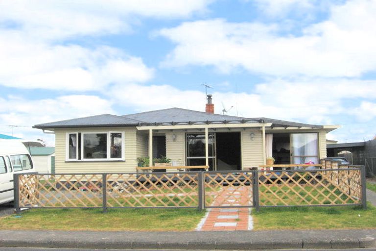 Photo of property in 23 Rollerson Street, Papakura, 2110