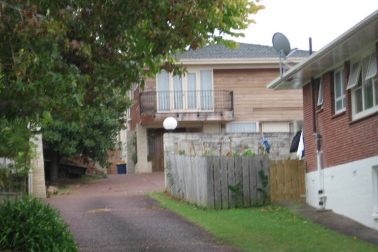 Photo of property in 12 Manhattan Heights, Glendene, Auckland, 0602