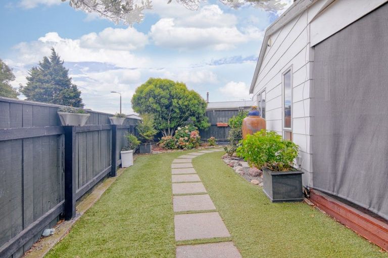 Photo of property in 17 Cargill Grove, Kelvin Grove, Palmerston North, 4414