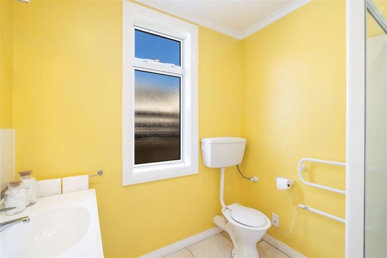 Photo of property in 17 Searells Road, Strowan, Christchurch, 8052