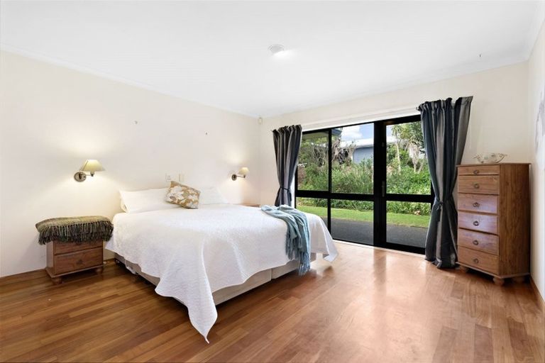 Photo of property in 132 Muriwai Valley Road, Muriwai, Waimauku, 0881