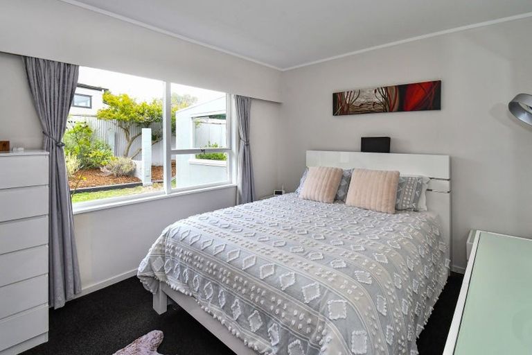 Photo of property in 2/5 Ashdown Place, Pahurehure, Papakura, 2113