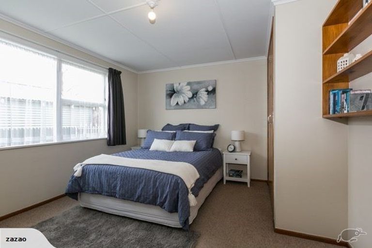 Photo of property in 2/502 Saint Aubyn, Hastings, 4122