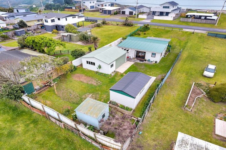 Photo of property in 100 Pukehina Parade, Pukehina, 3189