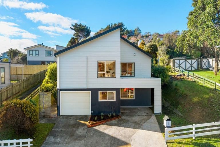 Photo of property in 7 Guadeloupe Crescent, Grenada Village, Wellington, 6037