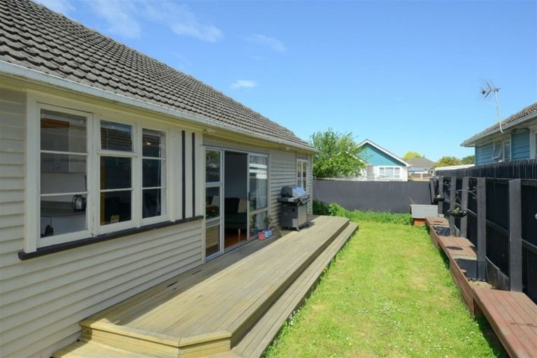 Photo of property in 2/7 Wilmot Street, Northcote, Christchurch, 8052