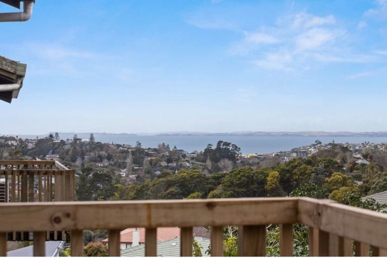 Photo of property in 1/807 East Coast Road, Northcross, Auckland, 0630