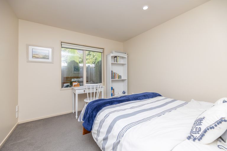 Photo of property in 10 Harrys Way, Redwood, Christchurch, 8051