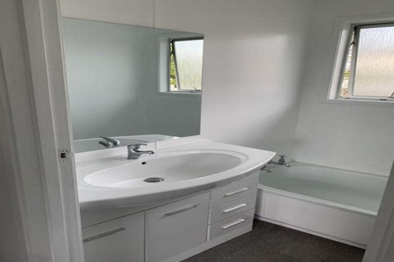 Photo of property in 17 Toia Street, Marton, 4710