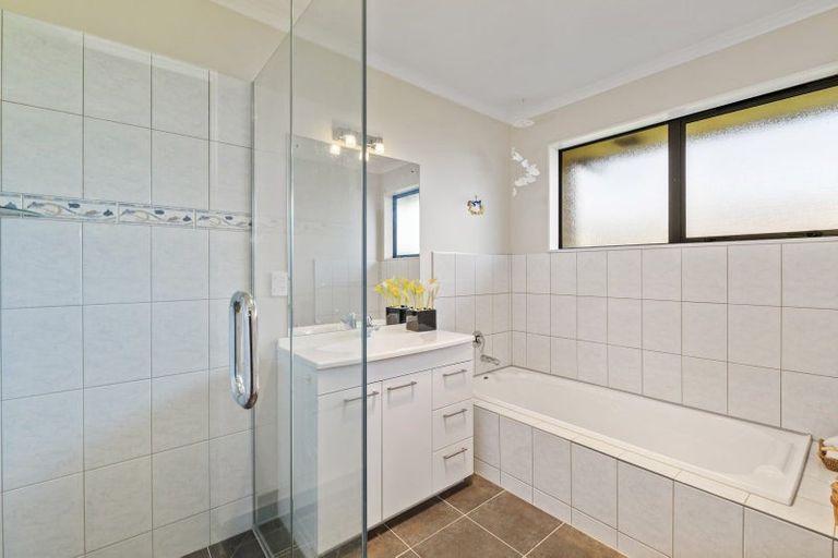 Photo of property in 4 Bayview Park Lane, Orewa, 0931