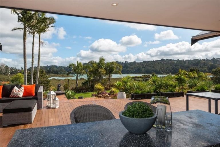 Photo of property in 6 Kerema Way, Schnapper Rock, Auckland, 0632