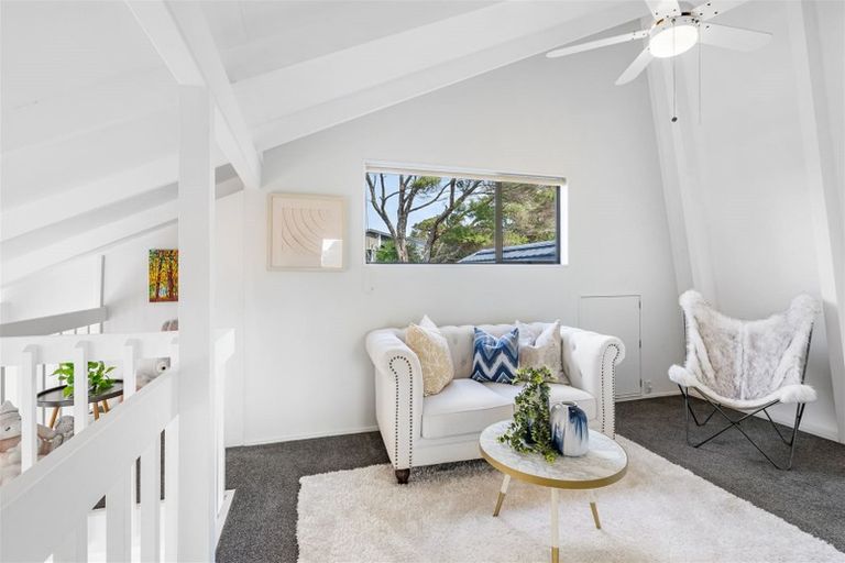 Photo of property in 17 Noeleen Street, Glenfield, Auckland, 0629