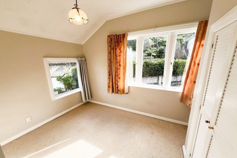 Photo of property in 18 Wavell Street, Karori, Wellington, 6012